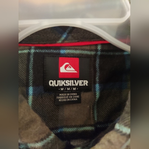 Men's Quiksilver flannel button down. Soft material. Size M. - Picture 3 of 3